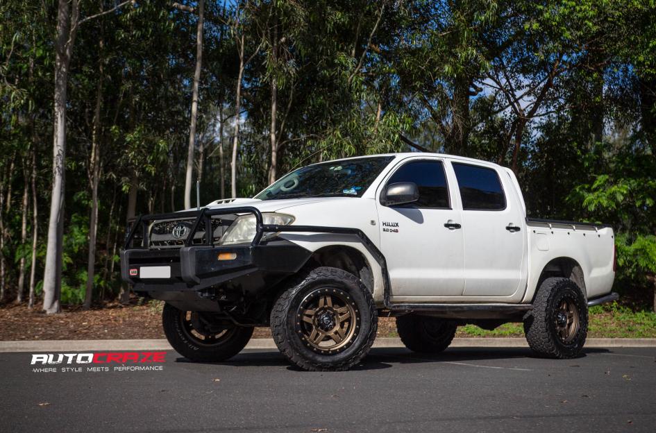 TOYOTA HILUX N70 4WD ANZA MATTE BRONZE WITH BLACK RING
